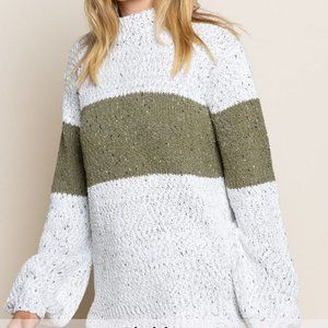 🧳 NWT Plus Size POL White & Olive Sweater